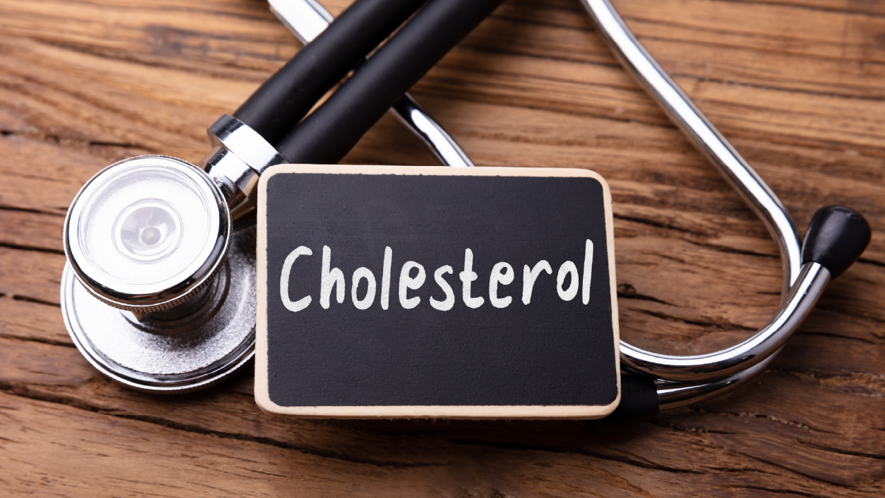 Illustration of cholesterol levels and their impact on heart health.