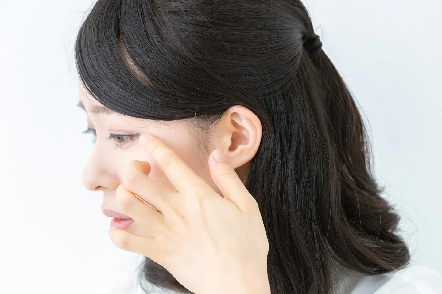 How to Deal with Contact Lens Discomfort