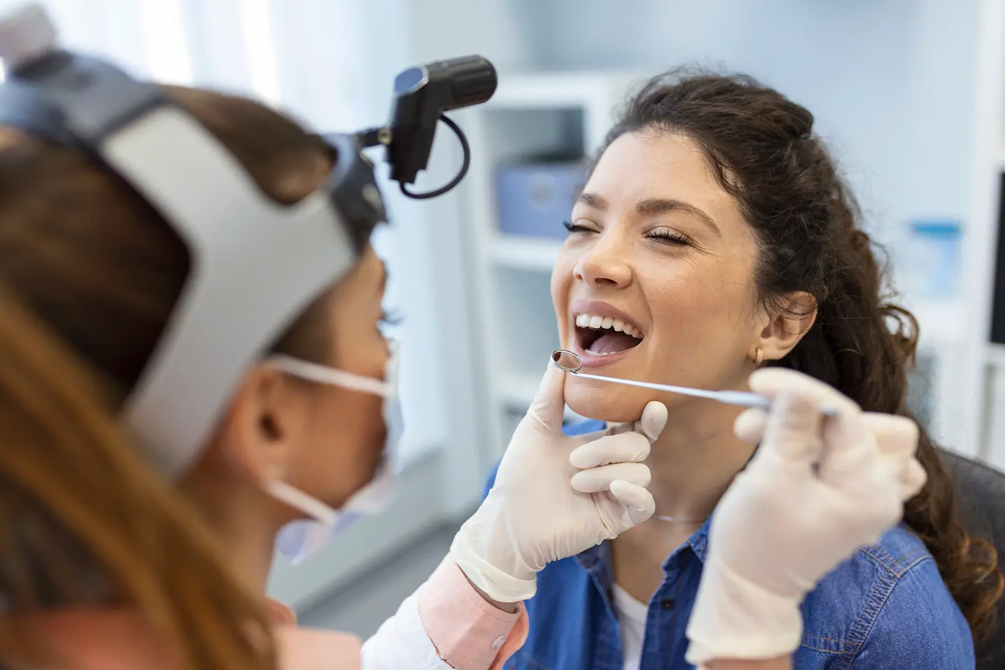 Dental Hygienist vs Dentist – Who Should You See And Why?