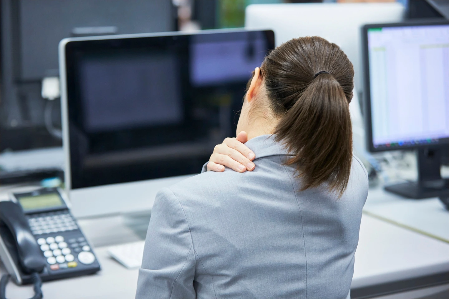 Neck Pain Relief in Isleworth: Causes, Stretches & Care