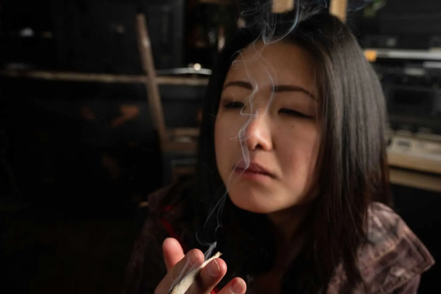 What’s Worse For Your Vision: High Myopia (Nearsightedness) or Smoking?