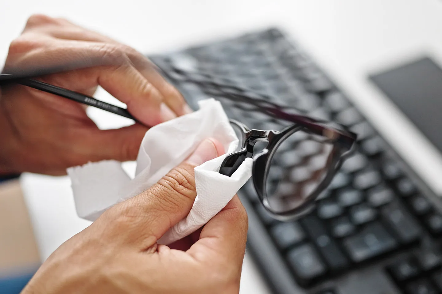 The Right (and the Wrong) Way to Clean Your Glasses