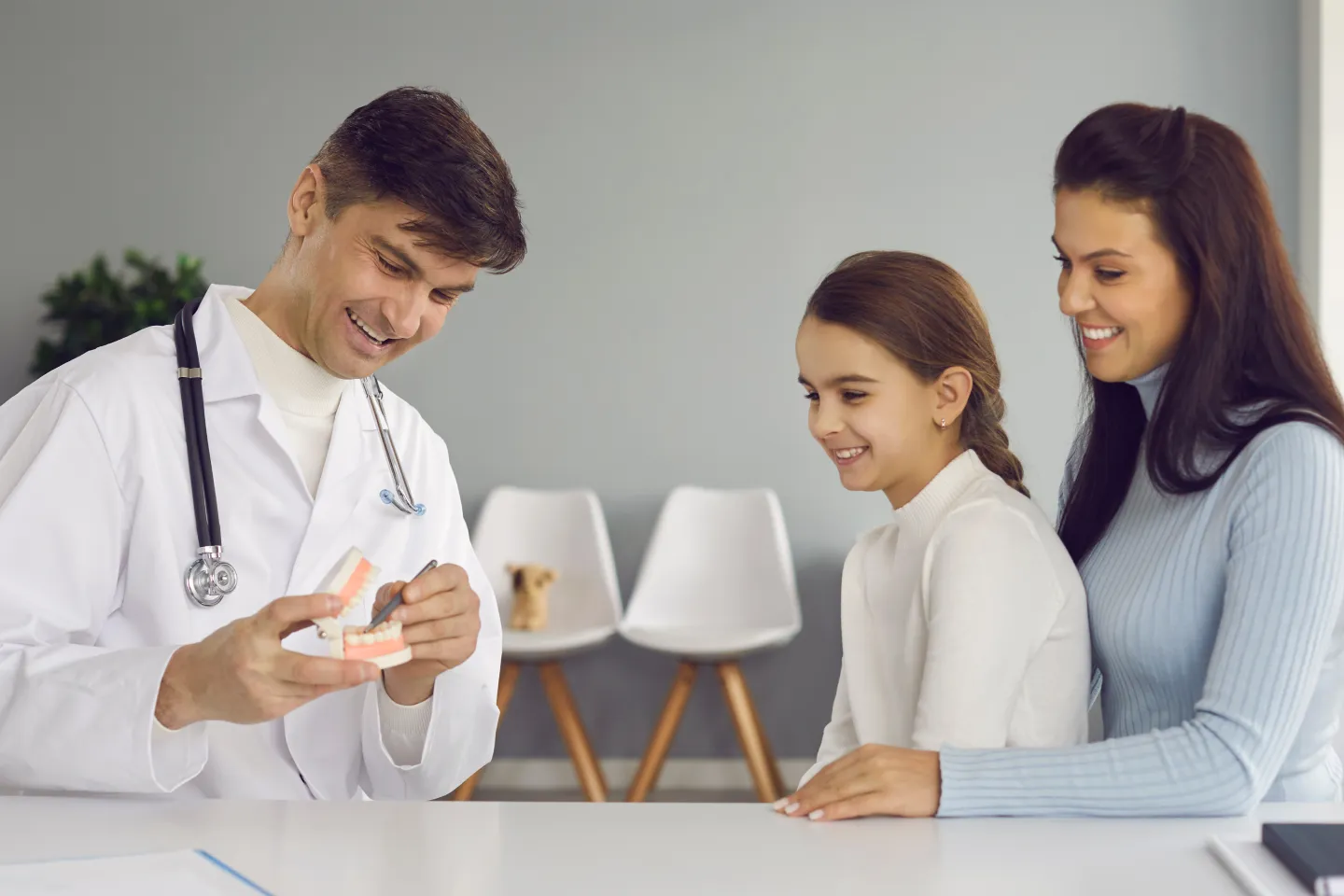 5 Dental Habits to Kick to the Curb This Year