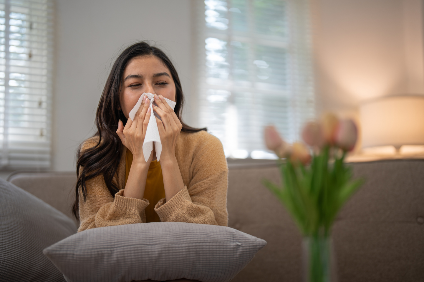pollen particle icon with warning sign representing seasonal allergy trigge