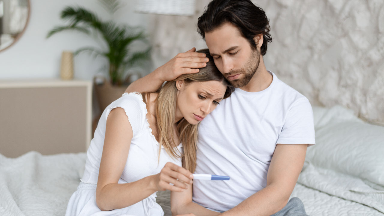 Infertility concern couple icon